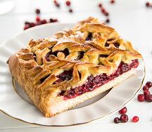 Пирог с брусникой