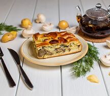 Пирог с картошкой, сыром и грибами