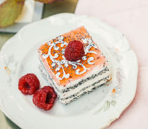 Пирожное Маковое с малиной