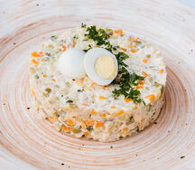 Салат Оливье с курицей