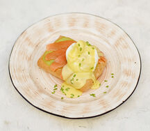 Тост Бенедикт с лососем