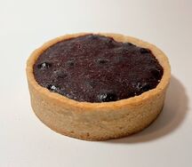 Тарталетка Чёрная смородина с карамелью