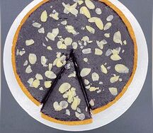 Тарт Черная смородина с кокосовой карамелью
