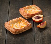 Слойка с персиком