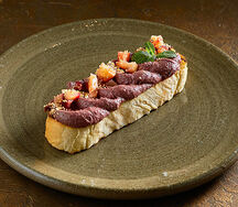 Брускетта с паштетом из печени цыпленка