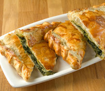 Пирог со шпинатом и сыром из слоеного теста