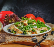Салат Цезарь с курицей