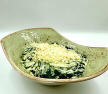 Шпинат со сливками и сыром