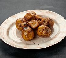 Молодой картофель с салом
