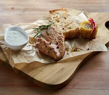 Куриная грудка с соусом дзадзики