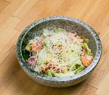 Салат Цезарь с креветками