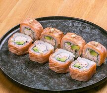 Калифорния с опаленным лососем