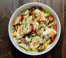 Салат с говяжьими колбасками