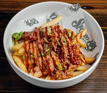 Картофель фри со рваной свининой