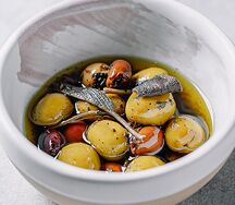 Маринованные оливки