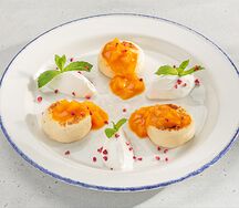 Сырники с конфитюром и сметаной