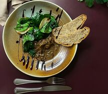 Салат с куриной печенью