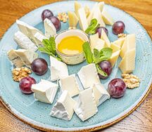 Ассорти европейских сыров