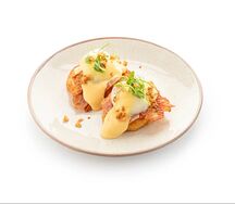 Хашбрауны с беконом и яйцом пашот