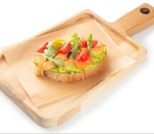 Брускетта с креветками и авокадо