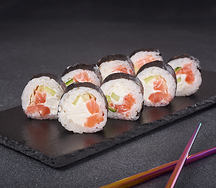 Ролл Филадельфия с копчёным лососем