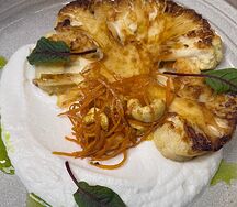 Стейк из цветной капусты с апельсином и кешью