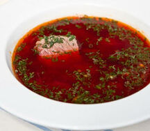 Красный борщ с говядиной и фасолью