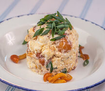 Салат с опятами и курицей