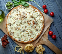 Пицца груша с голубым сыром и медом