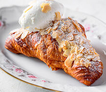 Миндальный круассан