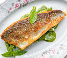 Филе сибаса, цукини, песто