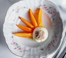 Буррата с хурмой
