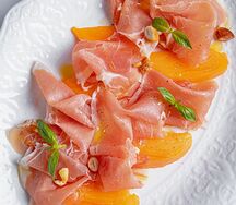 Пармская ветчина с хурмой