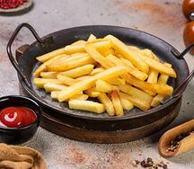 Картофель фри с кетчупом