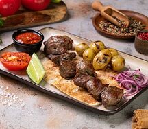 Шашлык из говяжьей вырезки с молодым картофелем
