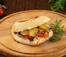 Шаурма в лепешке с курицей