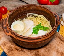 Бульон куриный с домашней лапшой