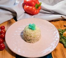 Пропаренный рис с рубленым шпинатом