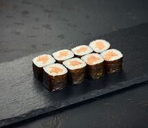 Ролл с копченым лососем