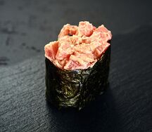 Гункан с тунцом