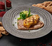 Стейк из куриного филе с ореховым сациви