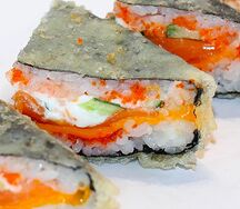 Ролл сяке сандочи