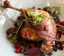 Утиная нога с пюре из сельдерея и яблоками