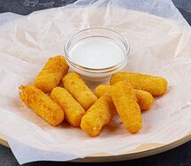 Сырные палочки с соусом Блю-Чиз 8шт
