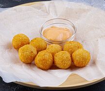 Сырные шарики моцарелла с соусом Макси 8 шт