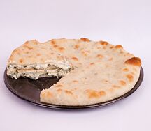 Пирог с рубленой курицей, шпинатом и сыром