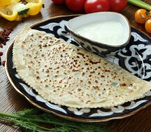 Кутаб с сыром и помидорами