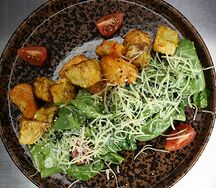 Салат Теплый с курицей и хрустящими баклажанами