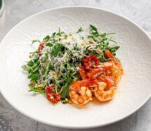 Креветки с рукколой и пармезаном