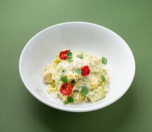 Феттуччине с курицей и сливочным песто